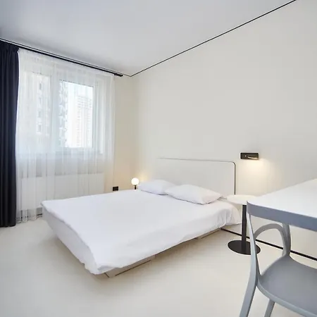 Ultramarinn 4*