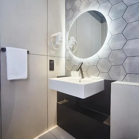 Ultramarinn 4* Odessza