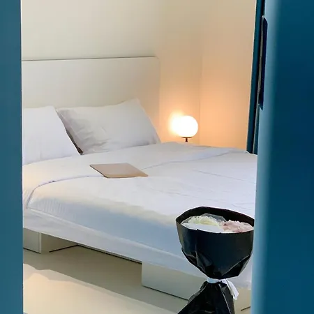 Ultramarinn 4* Odessza
